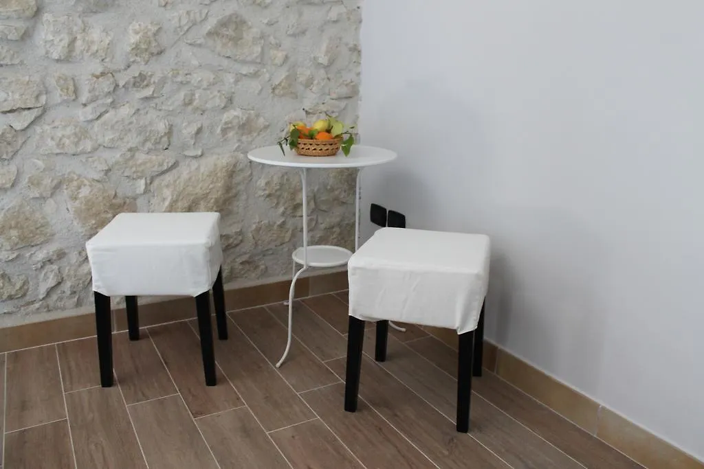 Acquaviva Platani Tenuta Lanza Il Mulino בית חווה