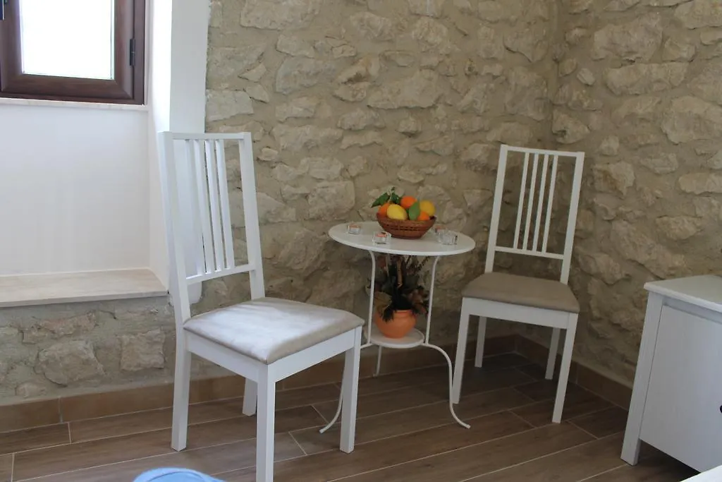 Tenuta Lanza Il Mulino Acquaviva Platani 0*,